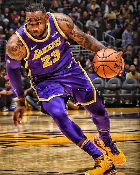 杨一鸣发文总结本赛季，动态中有多张与老东家成都交锋的画面（杨一鸣发文回顾赛季，晒多张对阵老东家成都的画面）