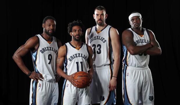 法尔克：拜仁不着急推进诺伊尔续约，打算在他40岁生日前后谈（法尔克：拜仁暂不急于与诺伊尔续约，计划在其40岁生日前后再谈）