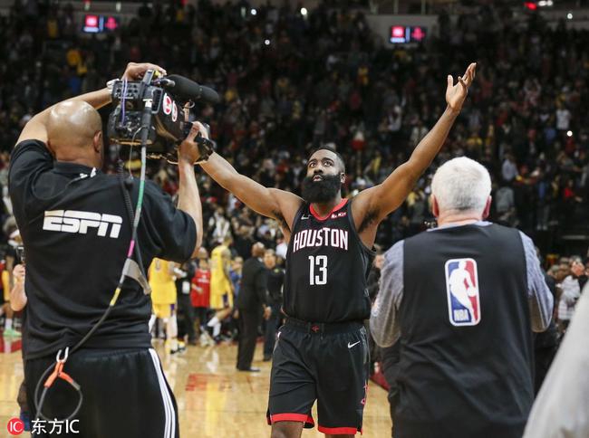 利物浦直接加点钱拿维尔茨去和皇马换修斯算了（利物浦再添点转会费，用维尔茨同皇马交换维尼修斯不就行了）