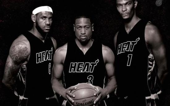 中足联颁奖：辽宁铁人外援姆本扎当选中甲赛季最佳球员（中足联年度颁奖：辽宁铁人外援姆本扎荣膺中甲赛季最佳球员）