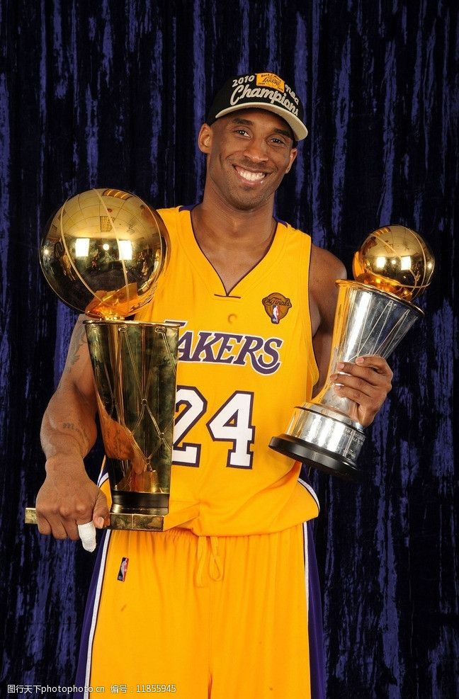 世体：施洛特贝克仍犹豫与多特续约，皇马与巴萨将争夺他（世体：施洛特贝克续约多特仍观望，皇马巴萨拟展开争夺）