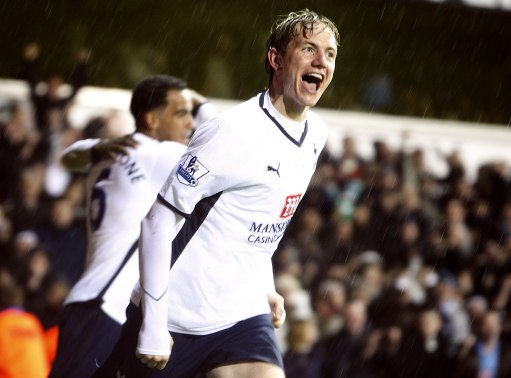 伯尔尼主帅谈骚乱：维拉球员在看台下庆祝，球迷认为被挑衅了（伯尔尼主帅解读骚乱：维拉球员看台下庆祝被球迷视为挑衅）