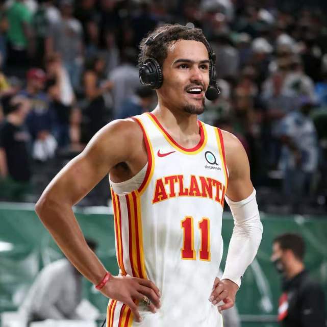 卡斯特罗普：踢拜仁染红是我铲球出现了失误；我最擅长8号位（卡斯特罗普：对阵拜仁被罚下因铲球失误；我最适合踢8号位）