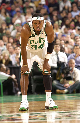 广东男篮防守稳固力克上海（广东男篮凭稳健防守击败上海队）