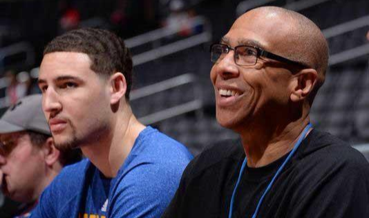 皇马：“嘿，你的益达。”利物浦：“不，是你的益达。”（皇马：“给，你的益达。”利物浦：“不对，还是你的。”）