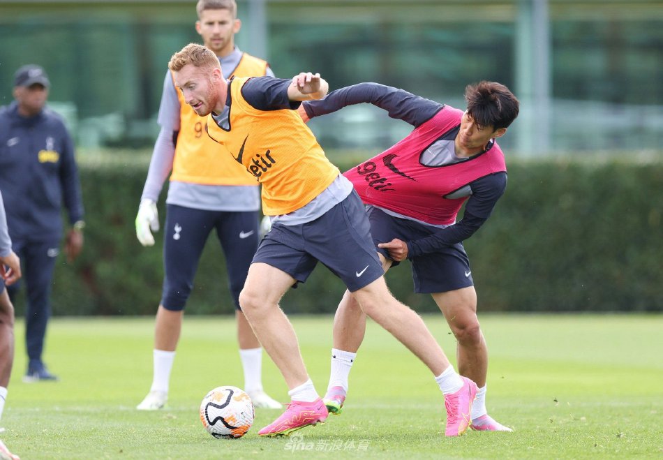 阿莱格里电话指挥后，米兰火速扳回一城（阿莱格里隔空布阵，米兰迅速追回一球）