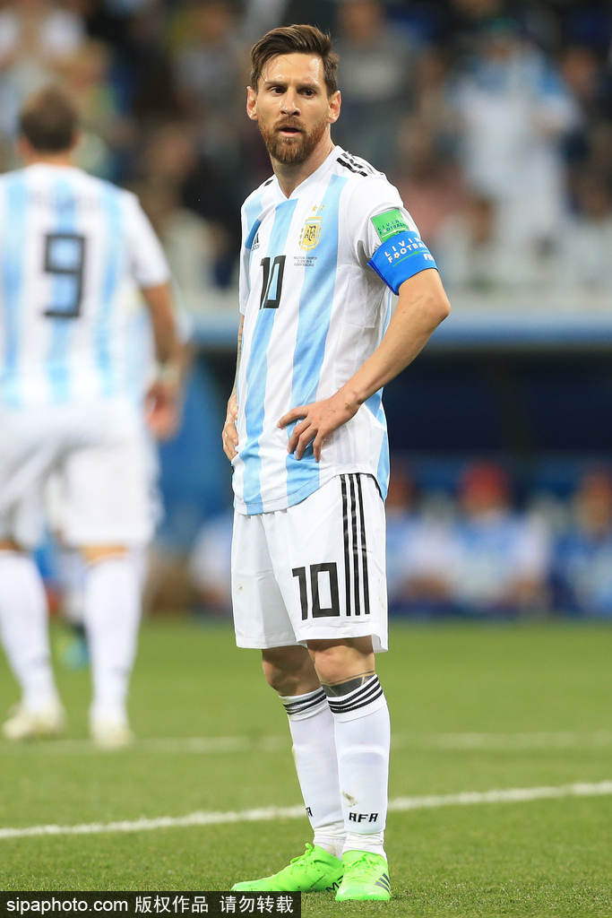 里昂15岁潜力中锋泽科维奇：崇拜哈兰德和DV9的左脚射手（里昂15岁中锋新星泽科维奇：左脚杀手，偶像哈兰德与DV9）