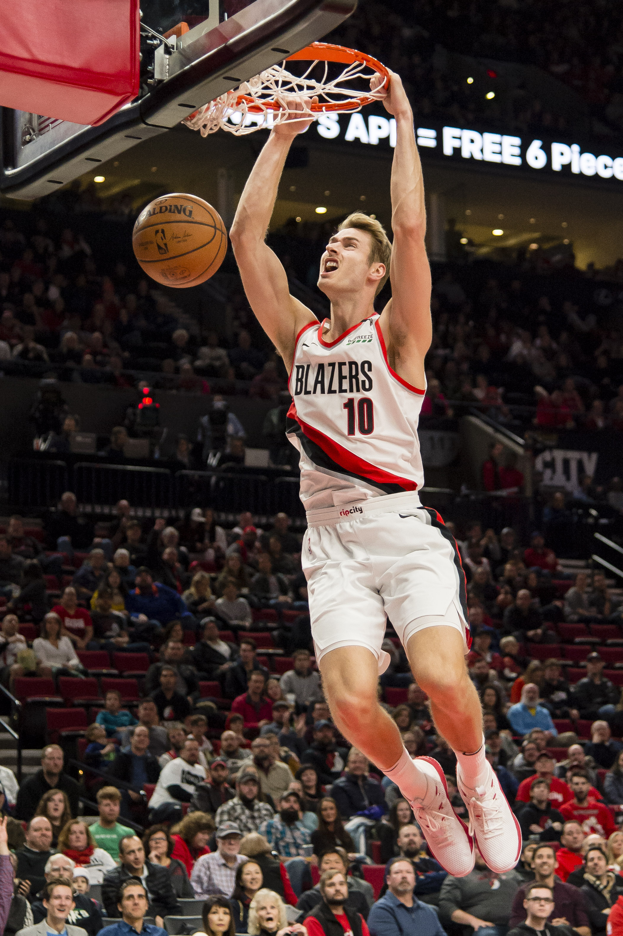 官方：巴萨18岁前锋迪亚拉接受手术，预计恢复期为五个月（巴萨官宣：18岁前锋迪亚拉已接受手术，预计康复需五个月）